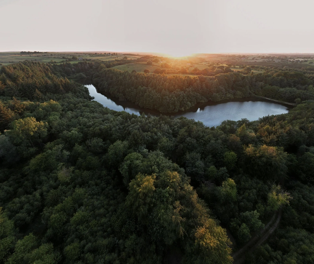 EAVESTONE LAKE