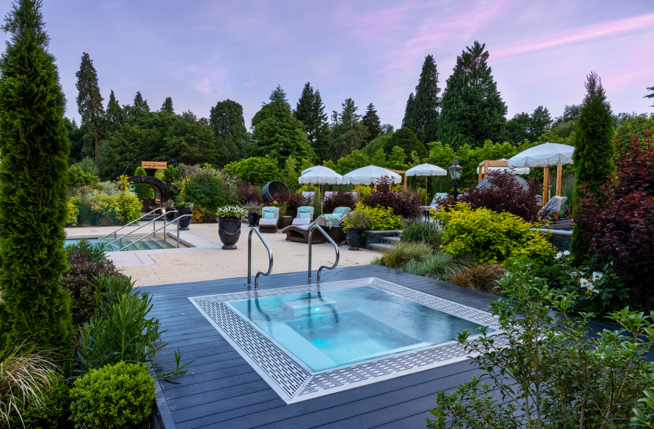 Outdoor hot tub