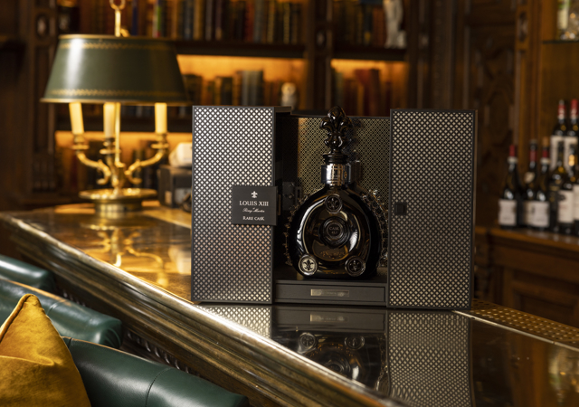 Opening LOUIS XIII Rare Cask 42.1 Cognac